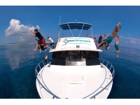 15-ocean-frontiers-cayman-boat-dive-fun