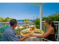 13-compass-point-cayman-patio-dining